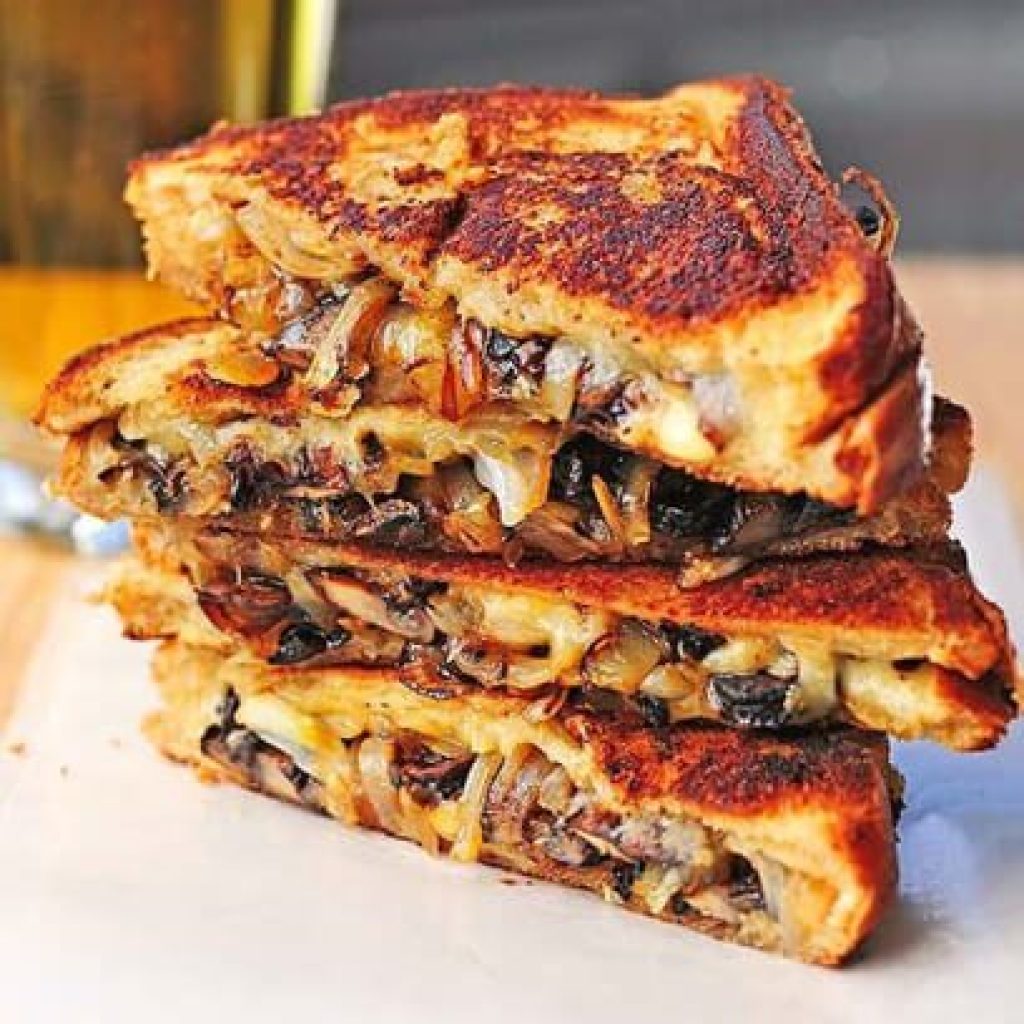grilled-mushrooms-with-smoked-bacon-and-brie