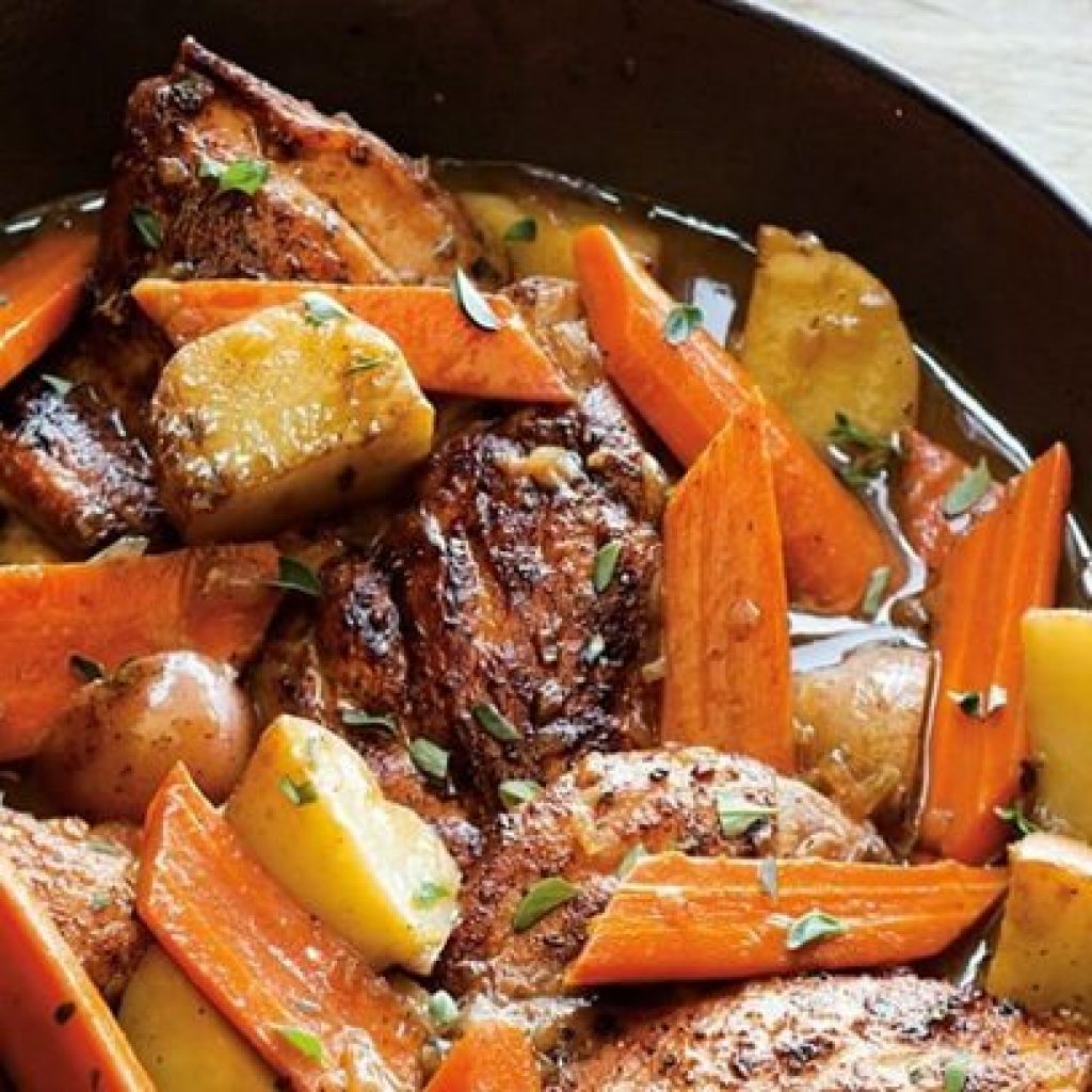½tbsp sunflower oil ½ onion, finely chopped 2 garlic cloves, sliced 700ml hot chicken stock ½ large potato, finely grated ½tbsp fresh thyme leaf 1tsp fresh rosemary leaves 850g skinless chicken thighs (8 in total) 3 carrots, halved lengthways and cut into chunks 1 parsnip, halved lengthways and cut into chunks 2 leeks, washed and thickly sliced For the mash side dish; 3 potatoes Thick slice of butter