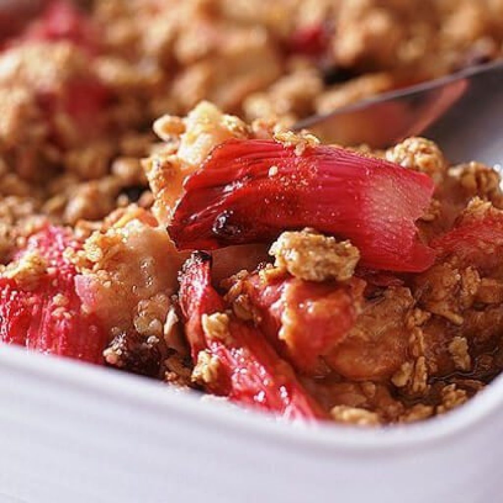 roasted-rhubarb-and-vanilla-crumble